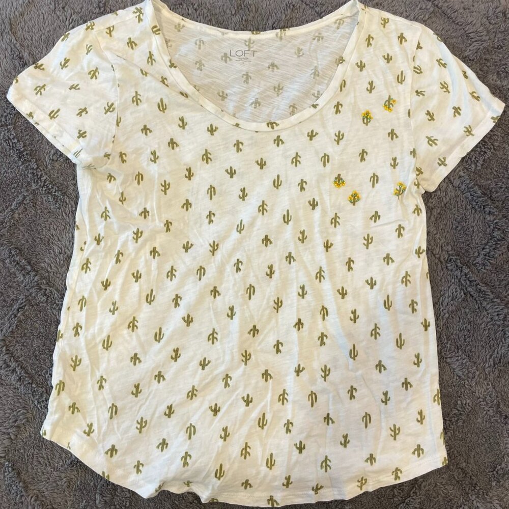White t shirt with cactus print